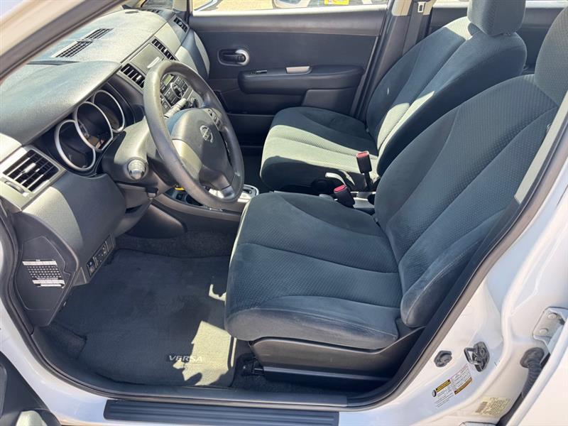 Nissan Versa  2010