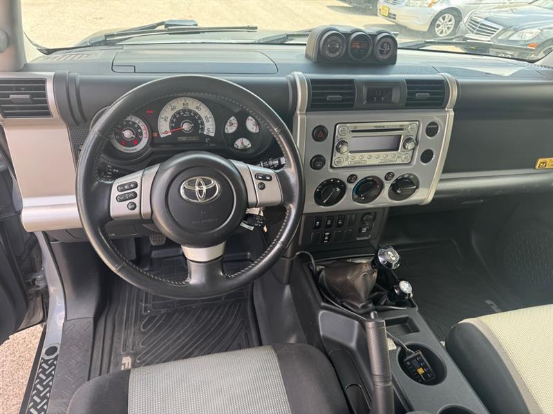 Toyota FJ Cruiser  2013