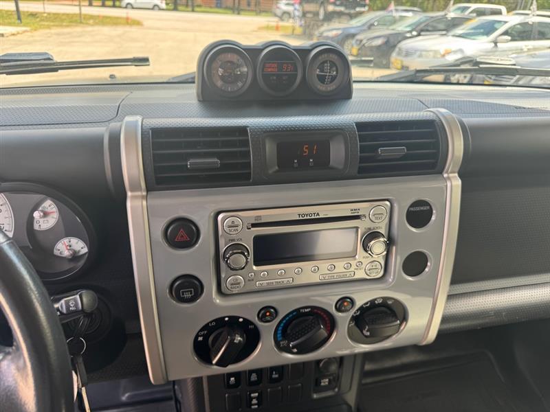 Toyota FJ Cruiser  2013