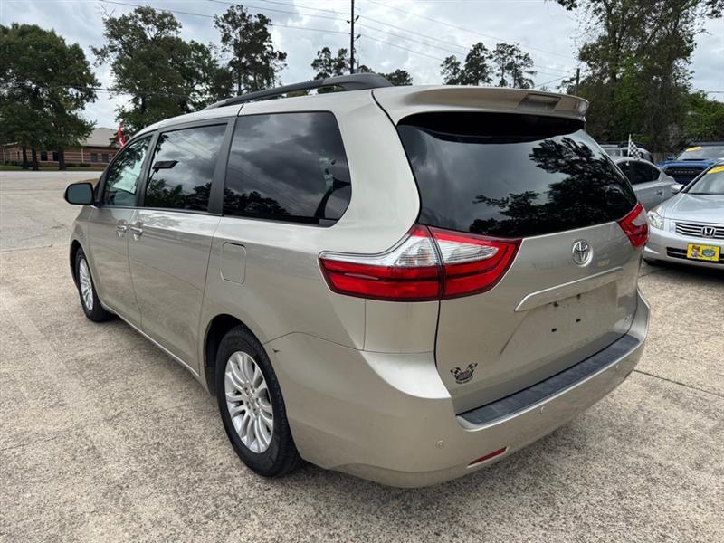 Toyota Sienna  2015