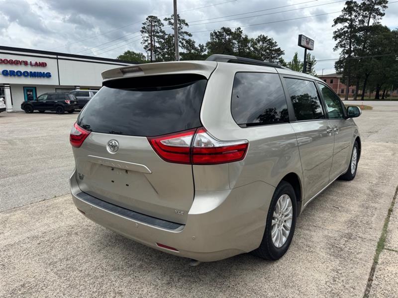 Toyota Sienna  2015