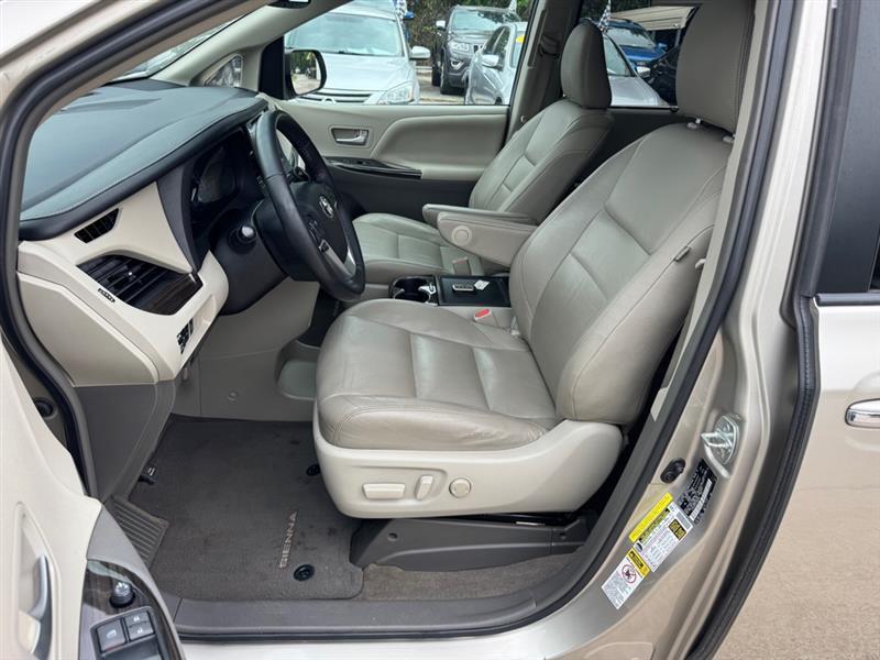 Toyota Sienna  2015