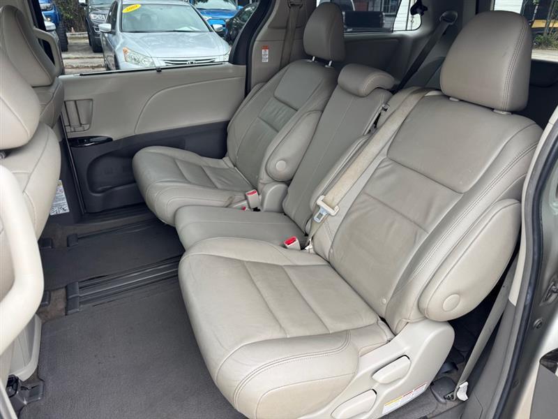 Toyota Sienna  2015