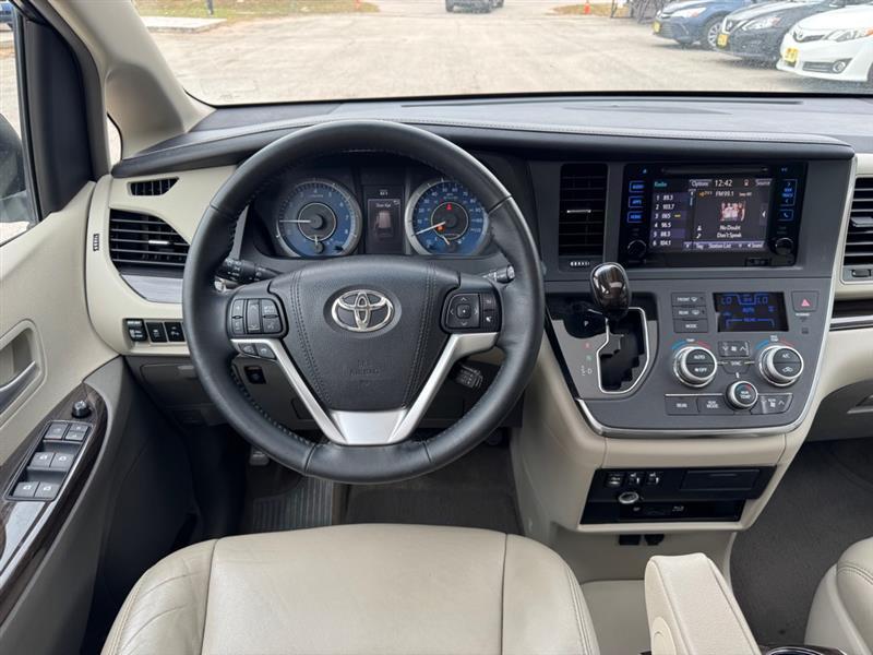 Toyota Sienna  2015