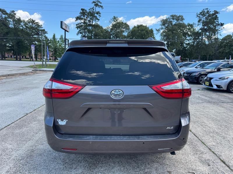 Toyota Sienna  2016