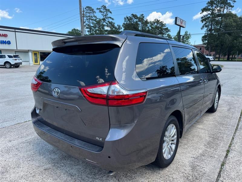 Toyota Sienna  2016