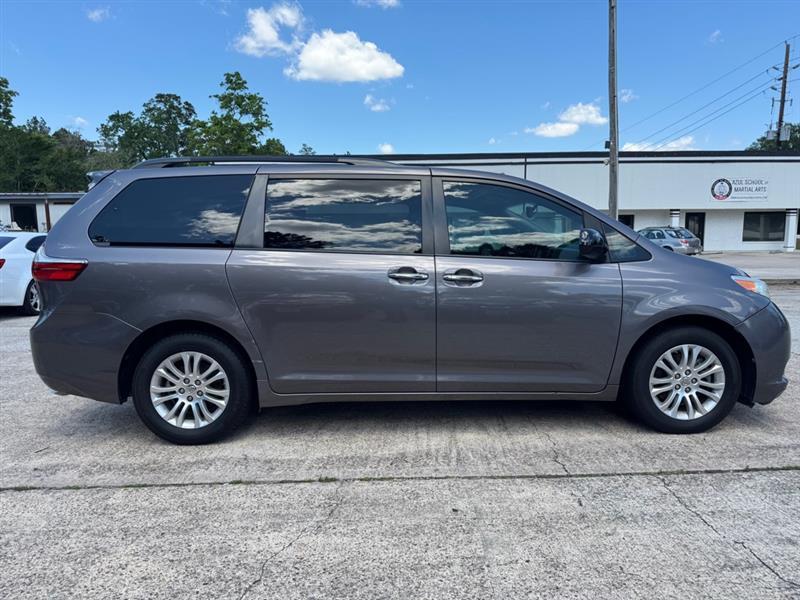 Toyota Sienna  2016