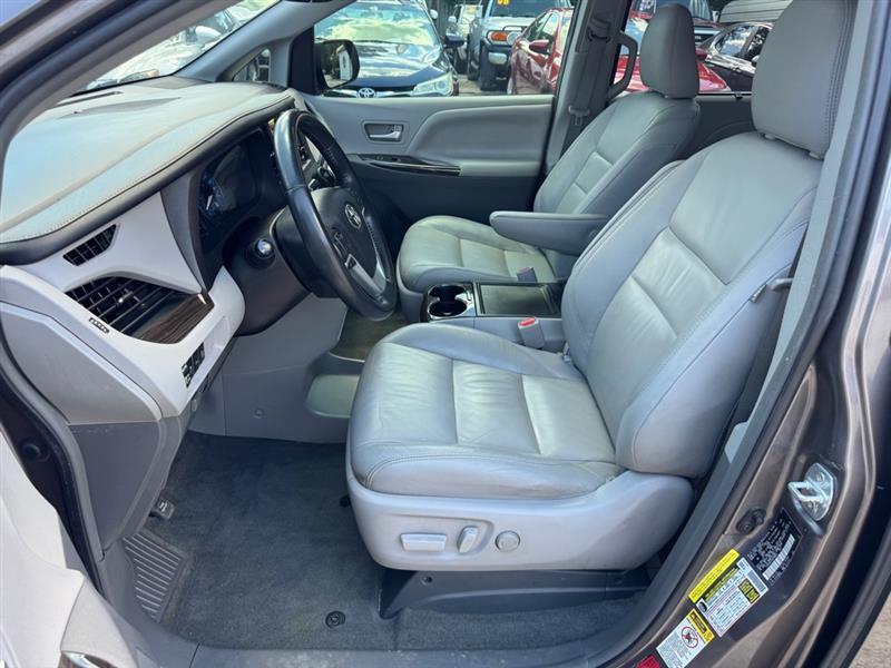 Toyota Sienna  2016