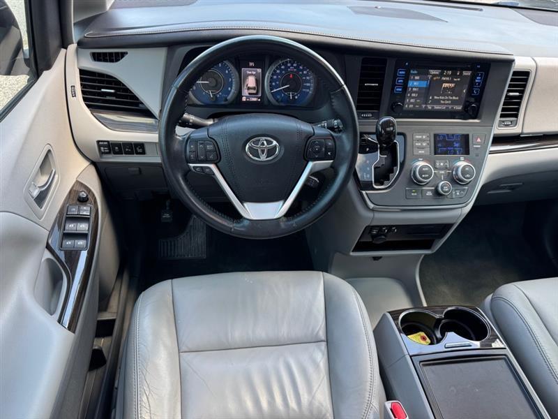 Toyota Sienna  2016