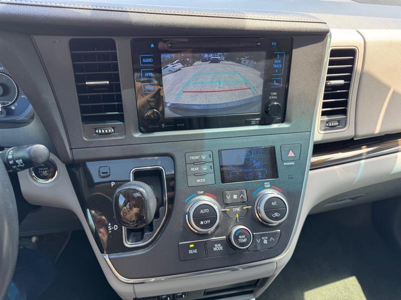Toyota Sienna  2016