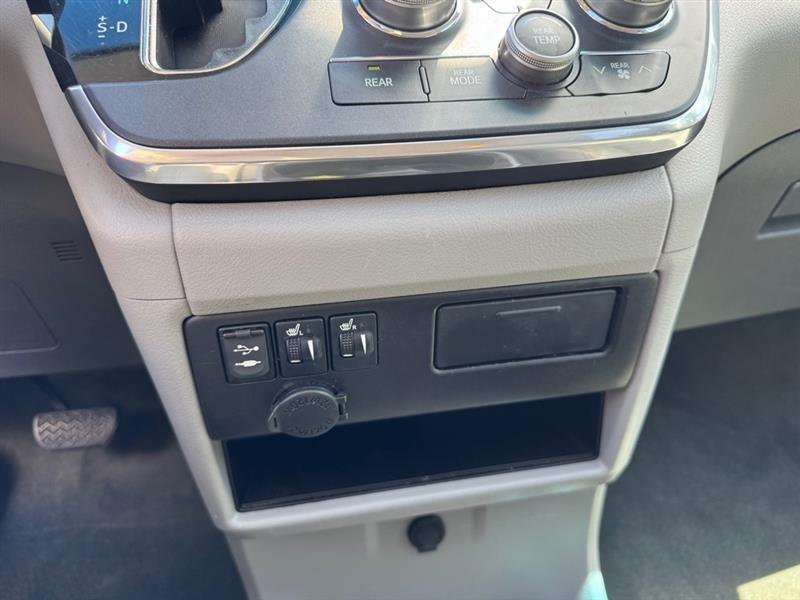 Toyota Sienna  2016