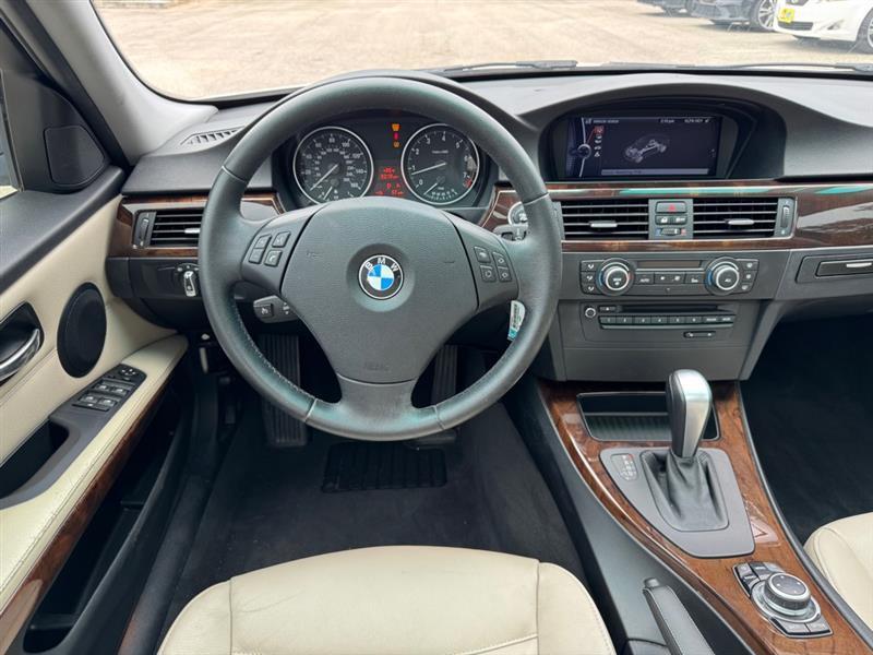 BMW 3-Series  2011