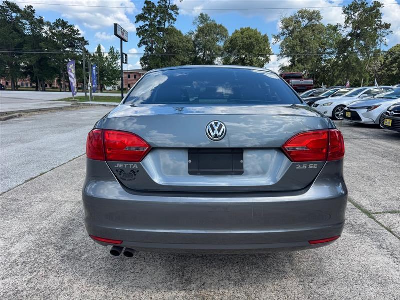 Volkswagen Jetta  2011