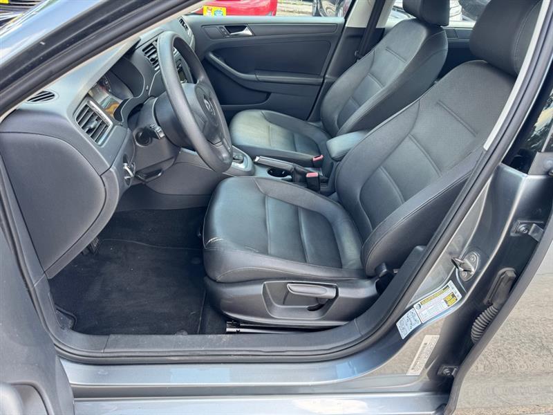 Volkswagen Jetta  2011