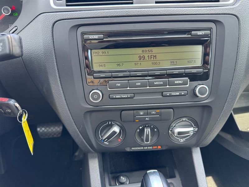 Volkswagen Jetta  2011