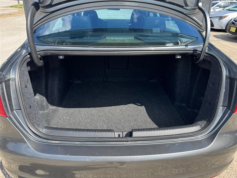 Volkswagen Jetta  2011