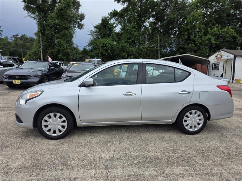 Nissan Versa  2019