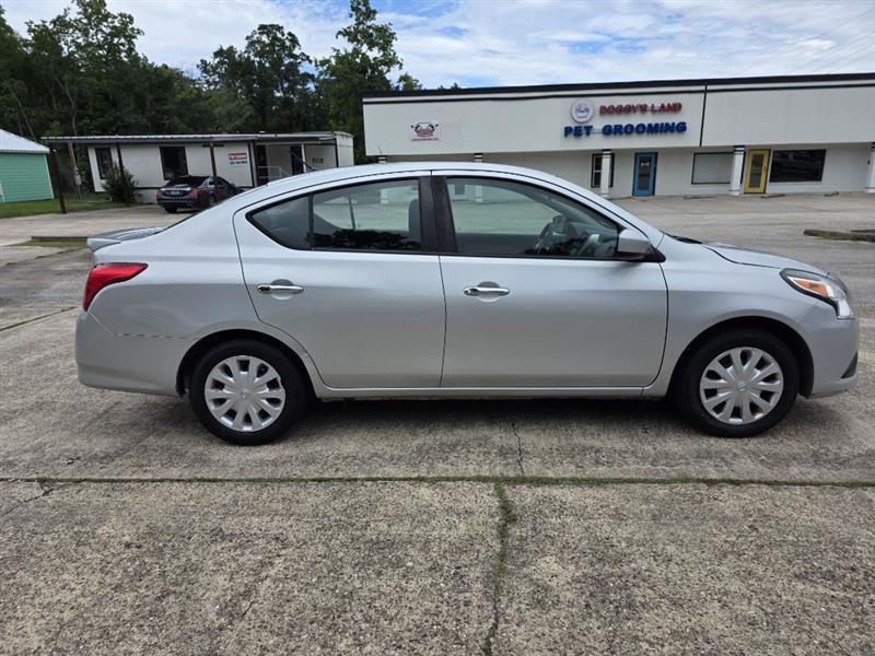 Nissan Versa  2019