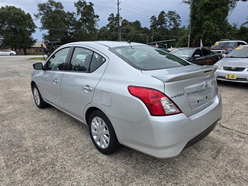 Nissan Versa  2019