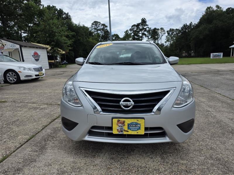 Nissan Versa  2019