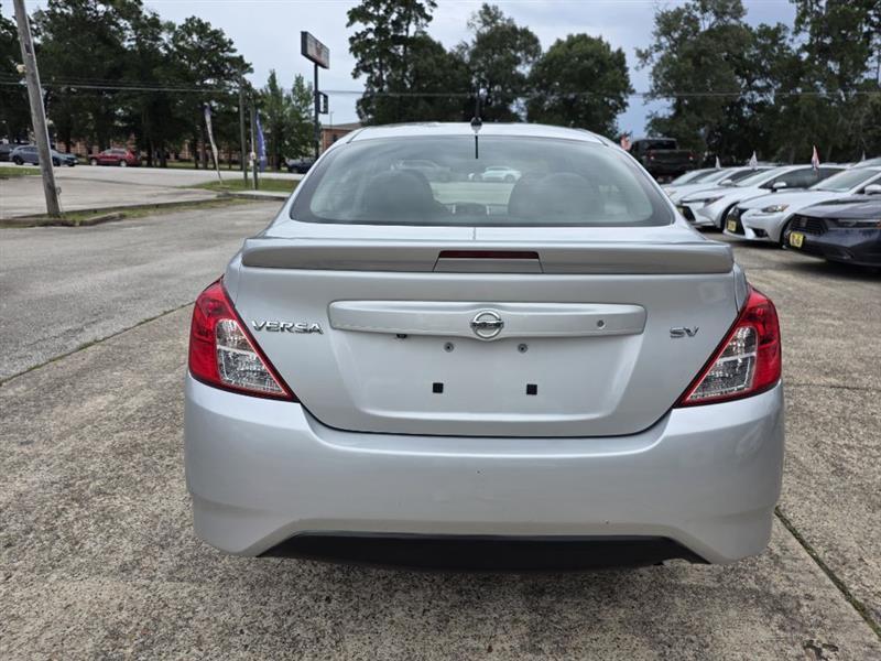 Nissan Versa  2019