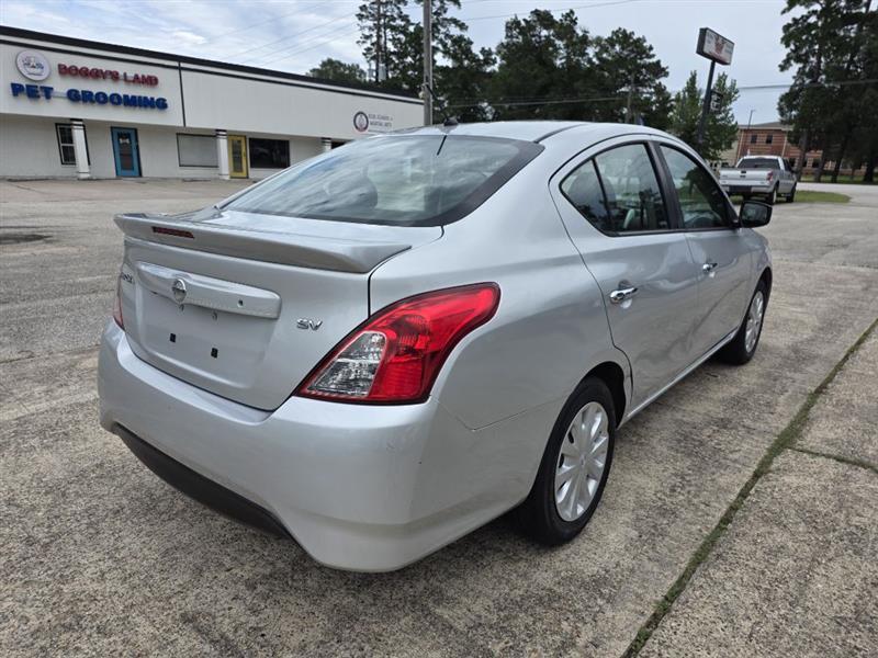 Nissan Versa  2019