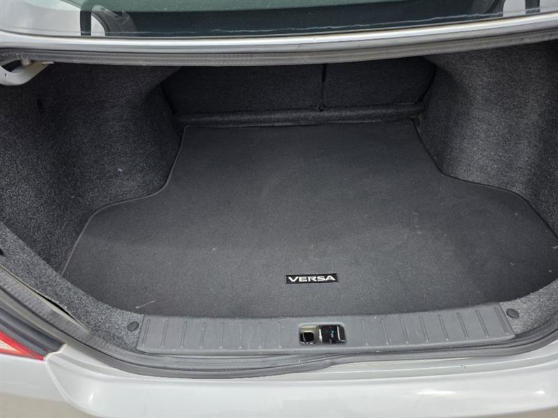 Nissan Versa  2019