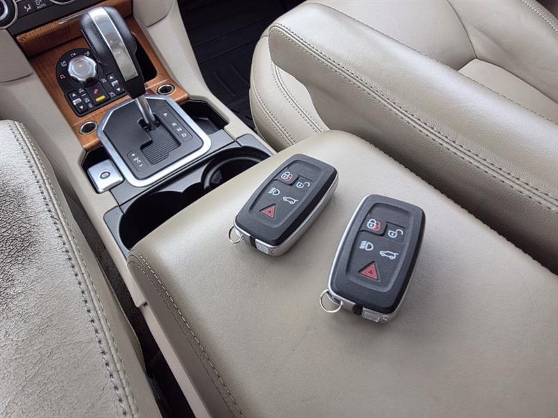 Land Rover LR4  2011