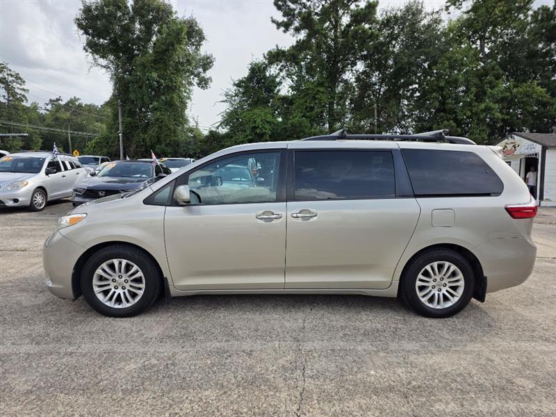 Toyota Sienna  2016