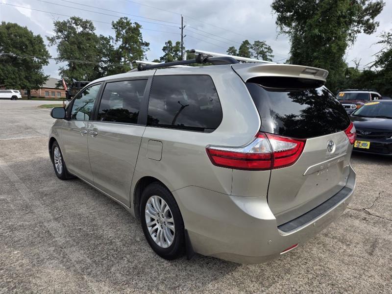 Toyota Sienna  2016