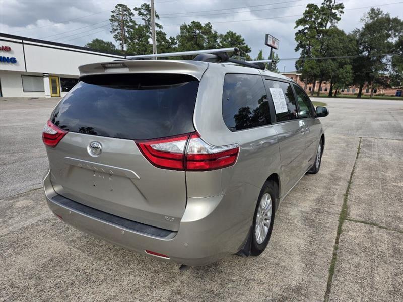 Toyota Sienna  2016
