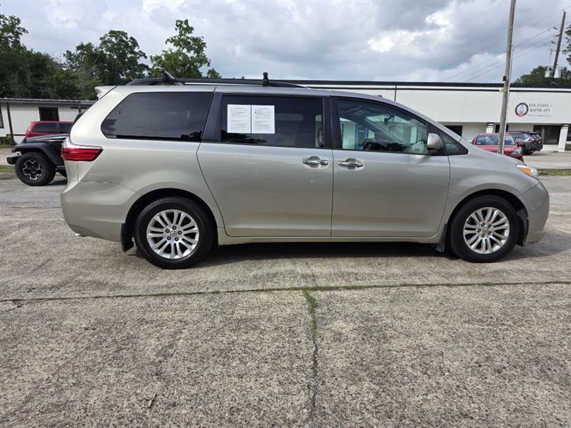 Toyota Sienna  2016