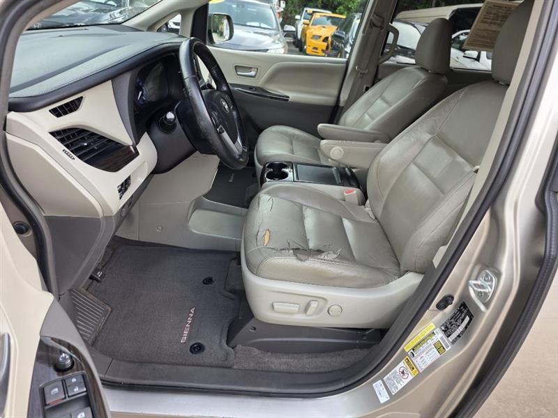 Toyota Sienna  2016