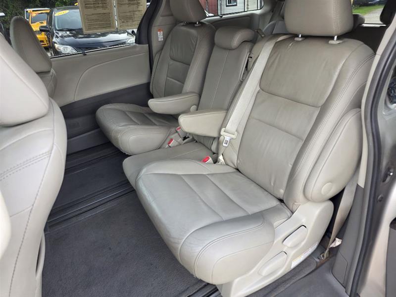 Toyota Sienna  2016