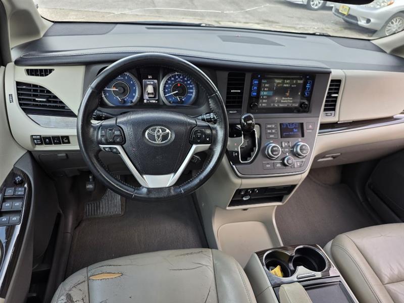 Toyota Sienna  2016