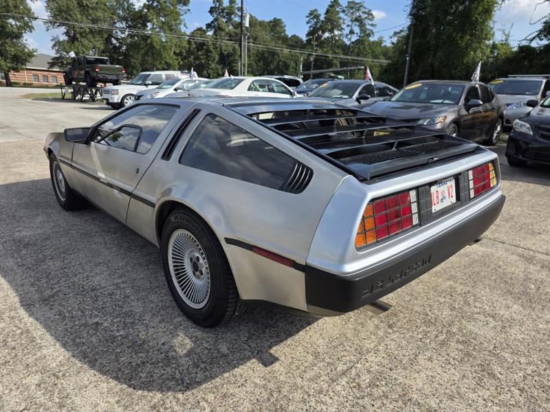 DeLorean DMC-12  1982