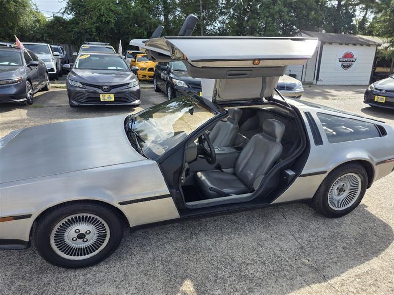DeLorean DMC-12  1982