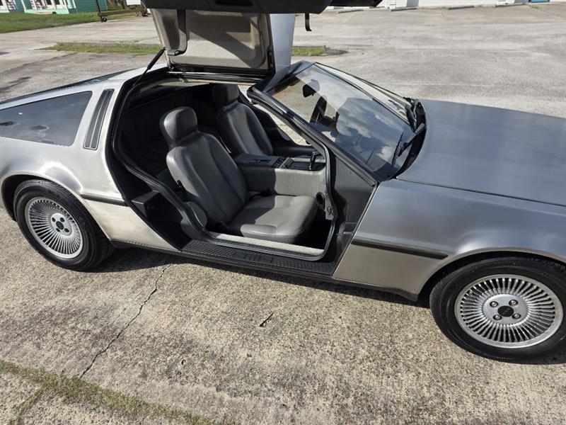 DeLorean DMC-12  1982