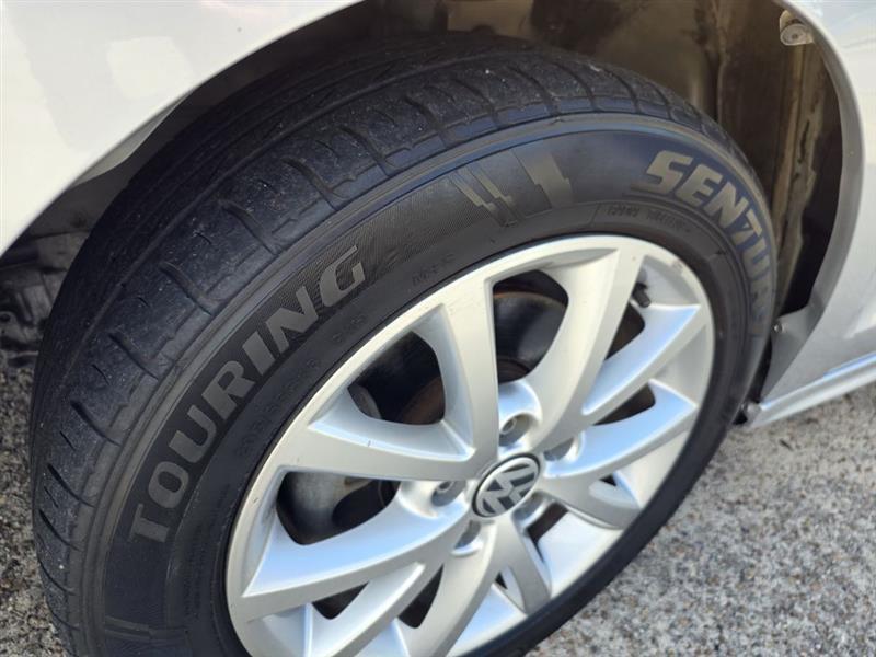 Volkswagen Jetta  2014