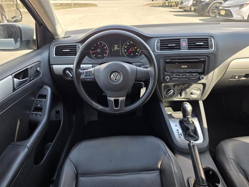 Volkswagen Jetta  2014