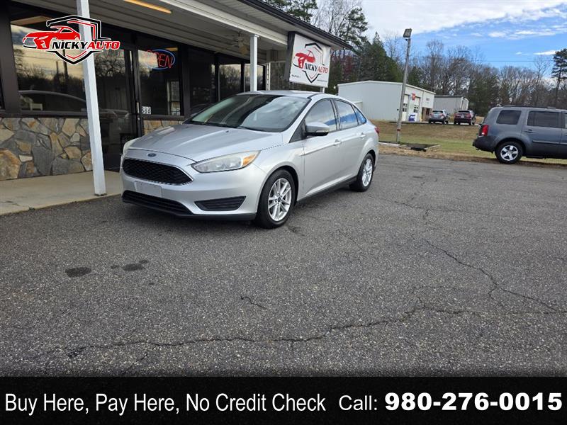 2015 Ford Focus SE's photo