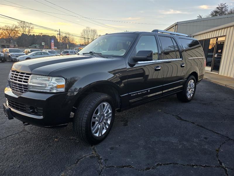Lincoln Navigator L 2WD 2013