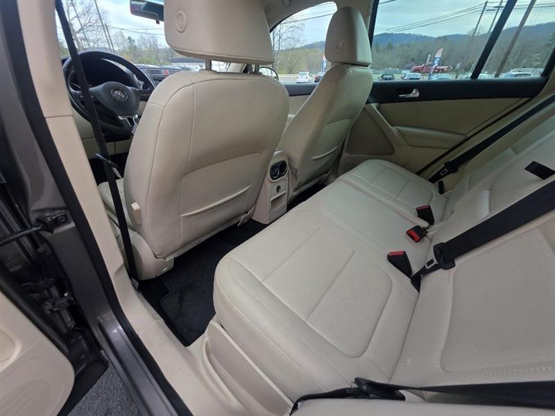 Volkswagen Tiguan S 2011