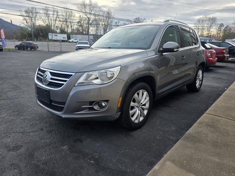 Volkswagen Tiguan S 2011