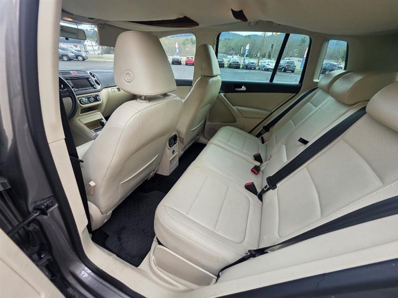 Volkswagen Tiguan S 2011