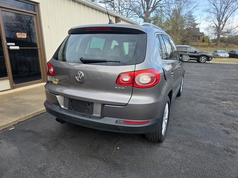 Volkswagen Tiguan S 2011