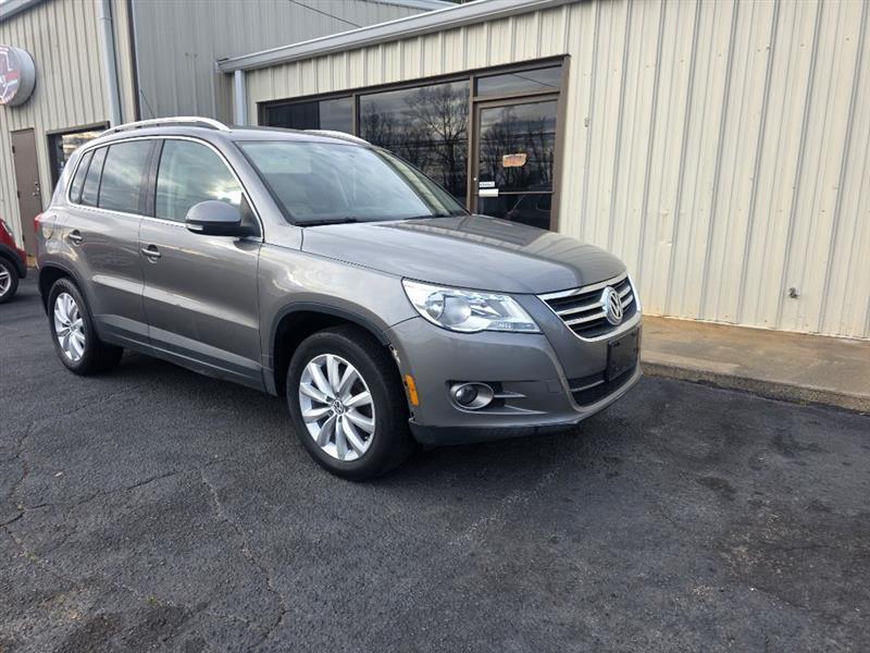 Volkswagen Tiguan S 2011