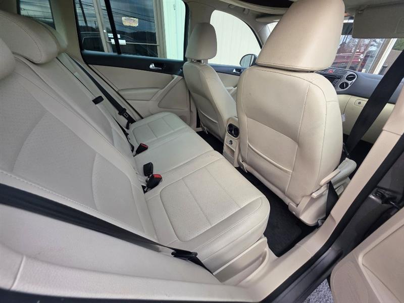 Volkswagen Tiguan S 2011