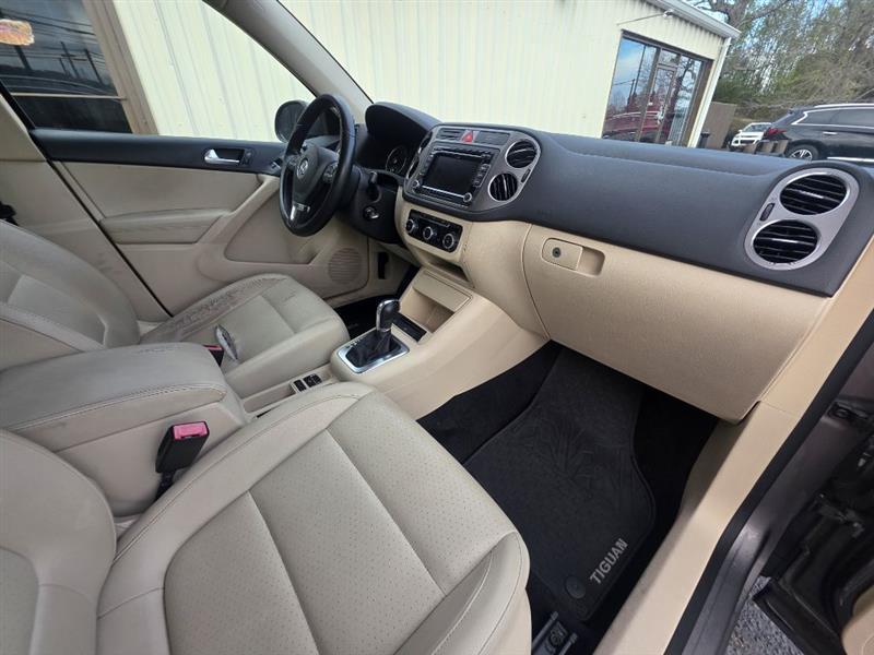 Volkswagen Tiguan S 2011