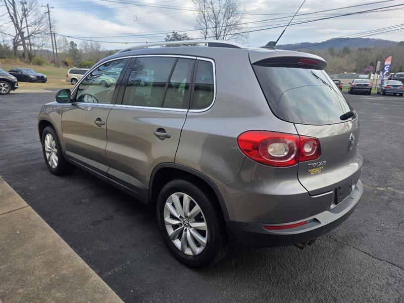 Volkswagen Tiguan S 2011